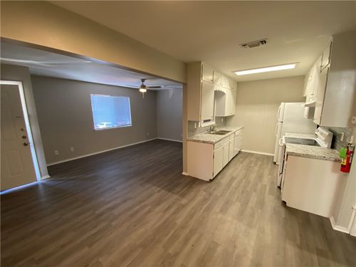 1053-1053 Linde St, New Braunfels, TX, 78130-5910 | Card Image