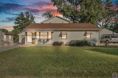 234 Sw Macvicar Ave, Topeka, KS, 66606-2421 | Card Image