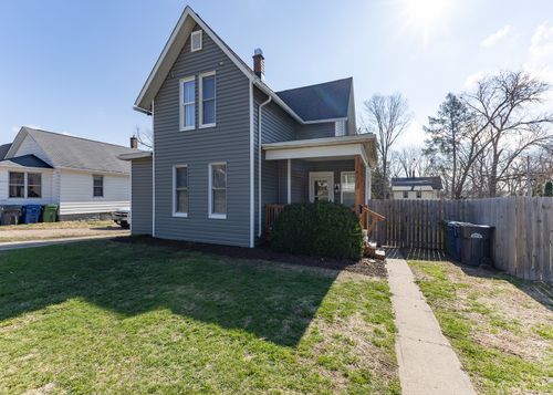 1613 N 4th St, Clinton, IA, 52732-2840 | Card Image