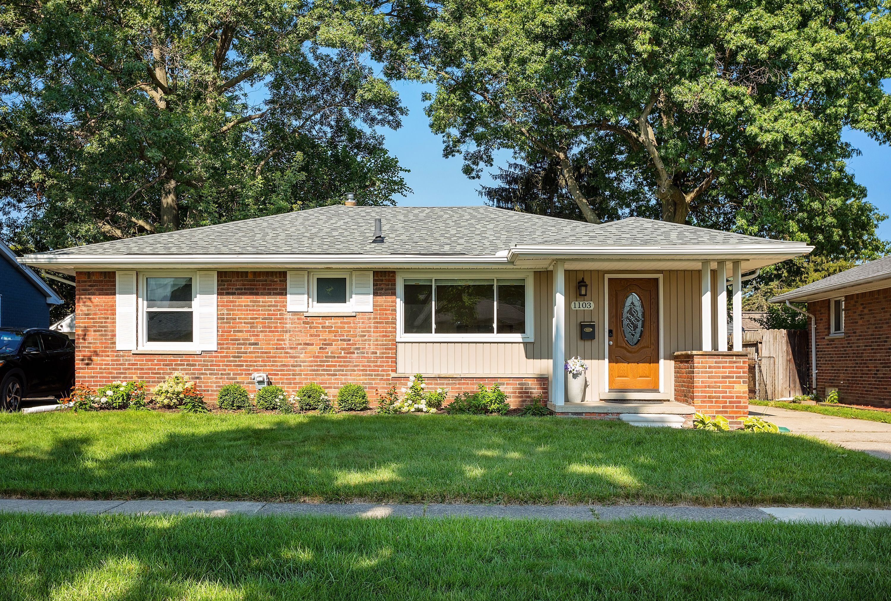 Symes Ct, Royal Oak, MI 48067