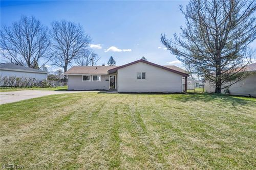 5863 Kimberly Dr, Bedford Heights, OH, 44146-3003 | Card Image