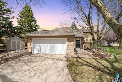 1304 N Tahoe Trl, Sioux Falls, SD, 57110-6408 | Card Image