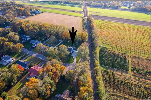 137 Saint Marys Dr, Jamesport, NY, 11947-3017 | Card Image