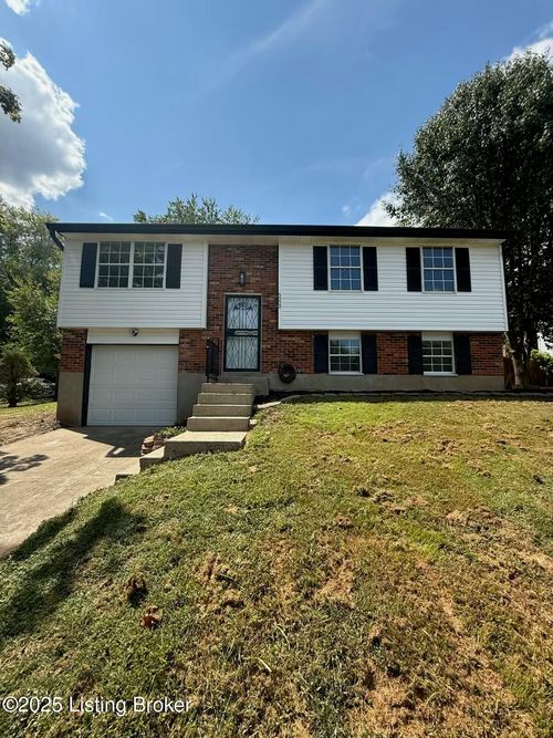9000 John Paul Ct, Louisville, KY, 40229-1537 | Card Image