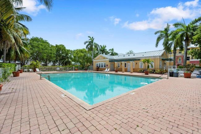1005 Shoma Dr, Condo with 3 bedrooms, 2 bathrooms and null parking in Royal Palm Beach FL | Image 20