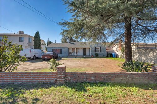 8541 Ventura Canyon Ave, Panorama City, CA, 91402-3945 | Card Image