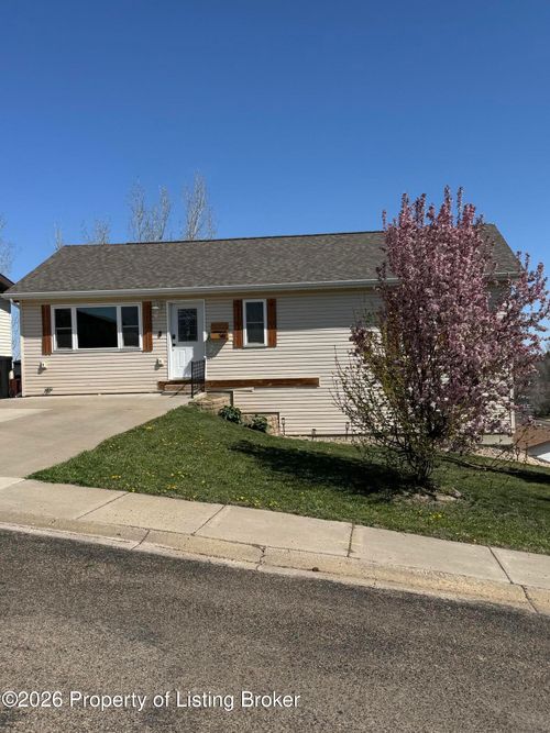 281 7th St E, Dickinson, ND, 58601-4428 | Card Image