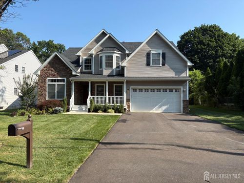 5 Devoes Ln, East Brunswick, NJ, 08816-4225 | Card Image