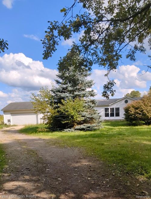 6077 Hibbard Rd, Corunna, MI, 48817-9595 | Card Image