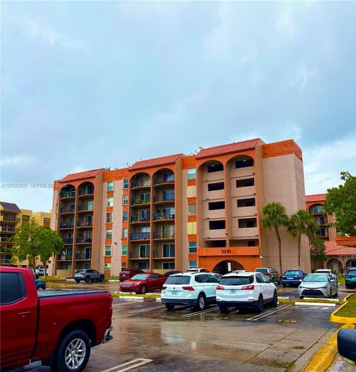 411-5201 Nw 7th St, Miami, FL, 33126 | Card Image