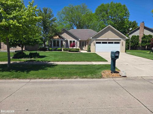 52843 Deerwood Dr, Macomb, MI, 48042-3421 | Card Image