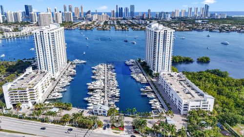 707-17301 Biscayne Blvd, Aventura, FL, 33160-4895 | Card Image