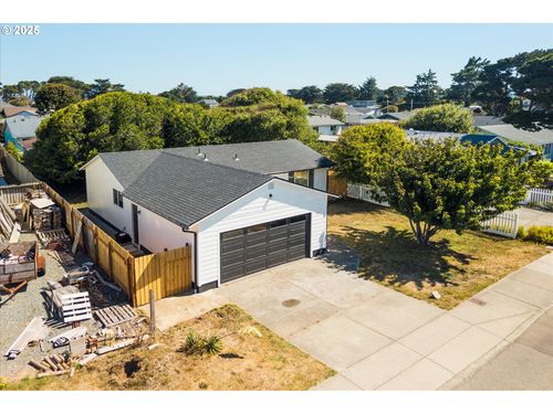 890 11th St Sw, Bandon, OR, 97411-9560 | Card Image