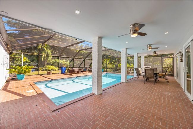 9401 Sw 69 Th Ct, House other with 5 bedrooms, 4 bathrooms and null parking in Pinecrest FL | Image 11