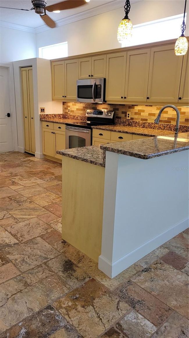 5050 Hanging Moss Ln, House other with 3 bedrooms, 3 bathrooms and null parking in SARASOTA FL | Image 6