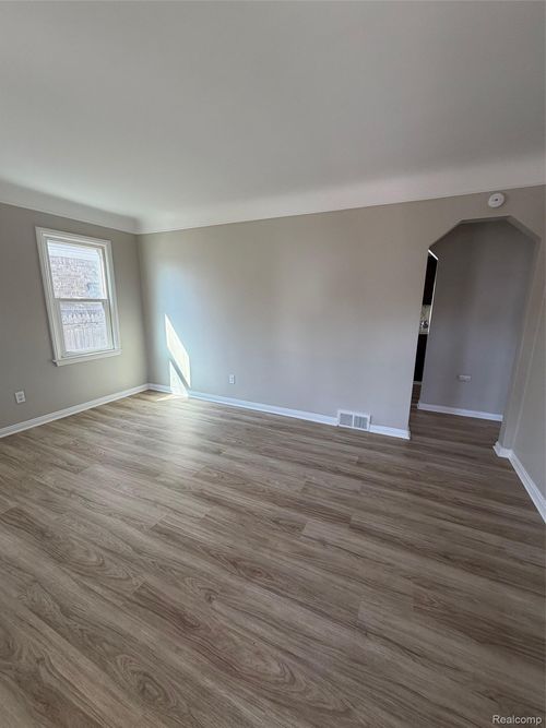 23049 Battelle Ave, Hazel Park, MI, 48030-1418 | Card Image