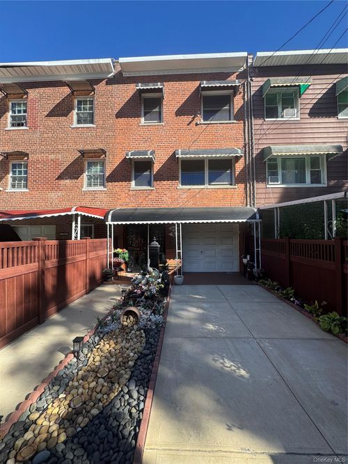 1263 E 222nd St, Bronx, NY, 10469-2652 | Card Image