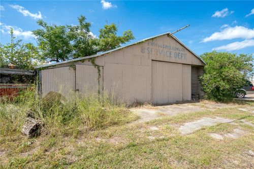 212 E Market St, Sinton, TX, 78387-2641 | Card Image