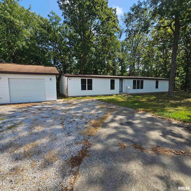 22488 N Mayflower Ln, House other with 3 bedrooms, 2 bathrooms and null parking in Dix IL | Image 37