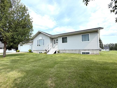 407 Oak Crest Blvd, Roseau, MN, 56751-2318 | Card Image