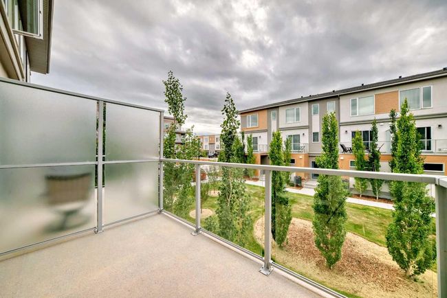 214 Shawnee Square Sw, Townhouse with 2 bedrooms, 3 bathrooms and 3 parking in Calgary AB | Image 19