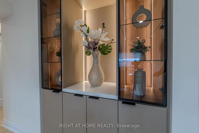 608 - 447 Walmer Rd, Condo with 3 bedrooms, 4 bathrooms and 2 parking in York ON | Image 26
