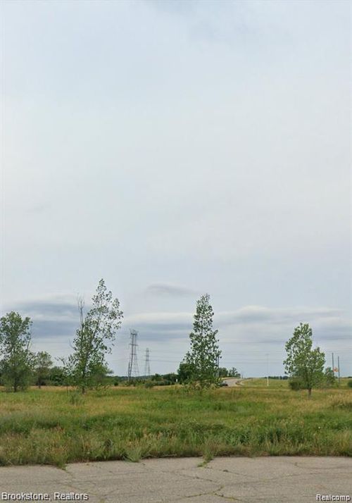 909 Nordic Dr, White Lake, MI, 48383-2437 | Card Image