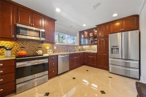 9330 Clifton Way, Beverly Hills, CA, 90210-4814 | Card Image