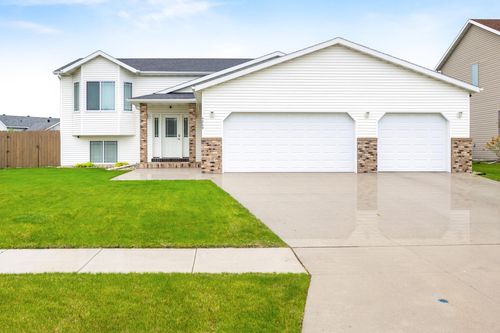 4809 43rd Street S, Fargo, ND, 58104 | Card Image