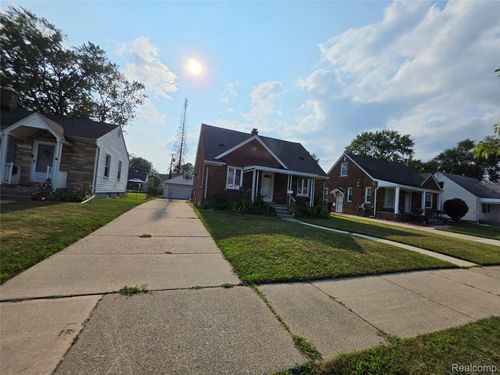 29595 Park St, Roseville, MI, 48066-2154 | Card Image