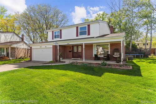 2900 Barton Dr, Sterling Heights, MI, 48310-3609 | Card Image