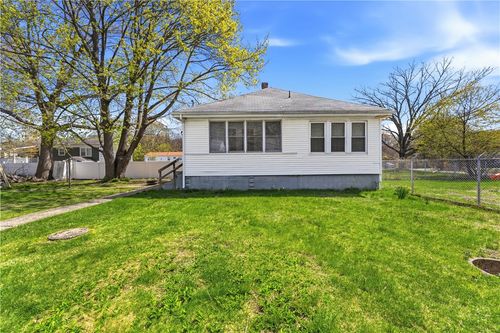 9 Youlden Ave, Cranston, RI, 02910-3914 | Card Image