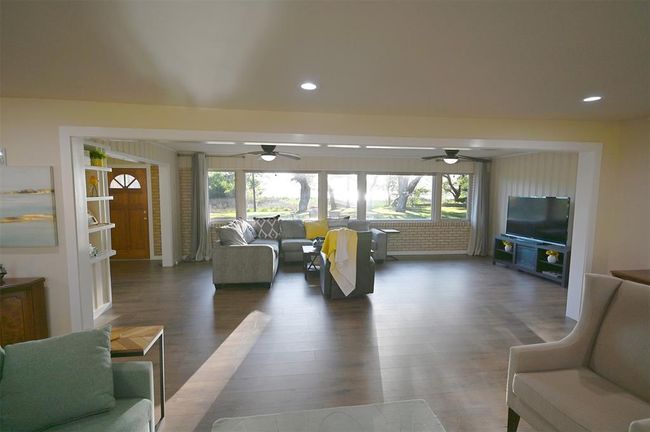 1013 Quail Ln, House other with 3 bedrooms, 2 bathrooms and 3 parking in Eagle Lake TX | Image 16