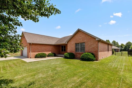 1977 Sophia Ln, Seymour, IN, 47274-3376 | Card Image