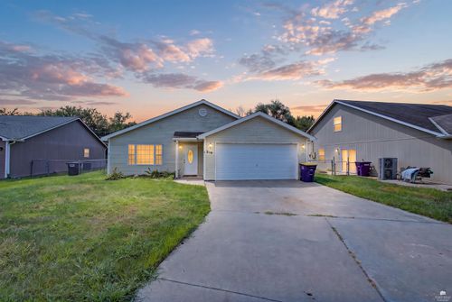 216 Kopp Dr, Manhattan, KS, 66502-5661 | Card Image