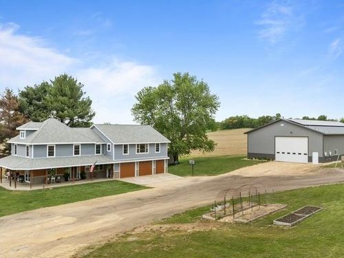 8294 N Leaf River Rd, LEAF RIVER, IL, 61047-9609 | Card Image
