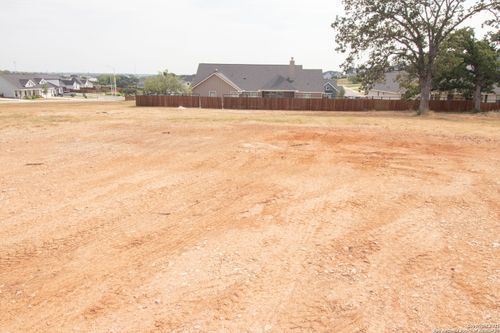 105 Red Oak Trl, La Vernia, TX, 78121-0110 | Card Image