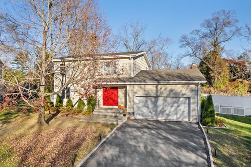 87 Coachlamp Lane, Stamford, CT, 06902 | Card Image