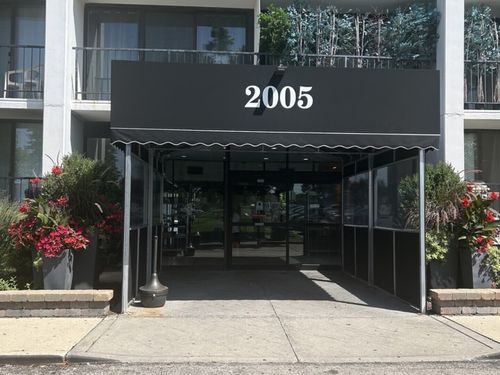 204-2005 Finley Rd, Lombard, IL, 60148-4826 | Card Image
