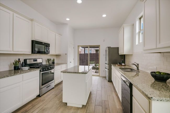 Plenty of cabinet space to store all your kitchen gadgets and accessories. | Image 9