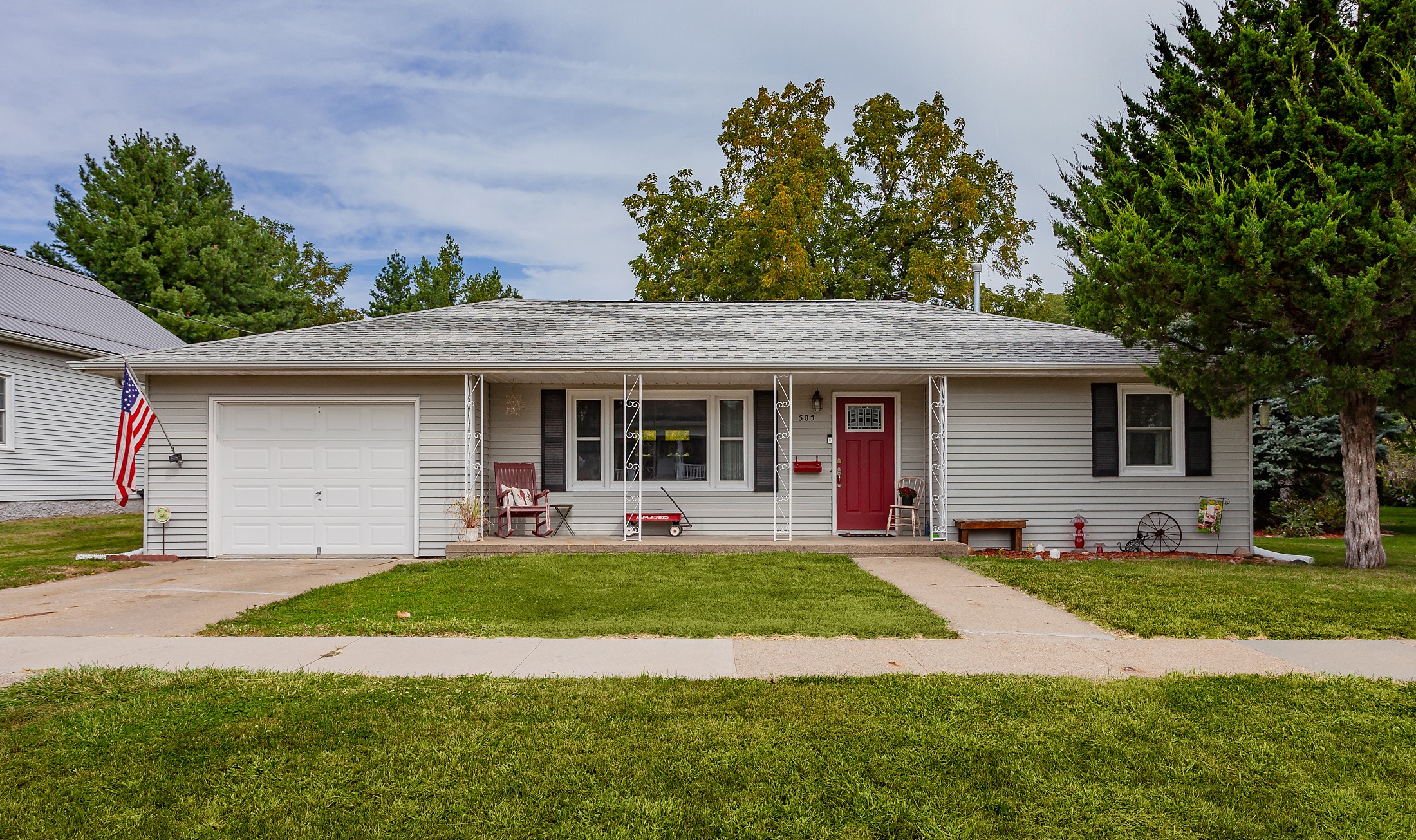 Douglas St, Knoxville, IA 50138