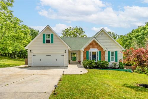 1426 Wyntercreek Dr, Hoschton, GA, 30548-3661 | Card Image