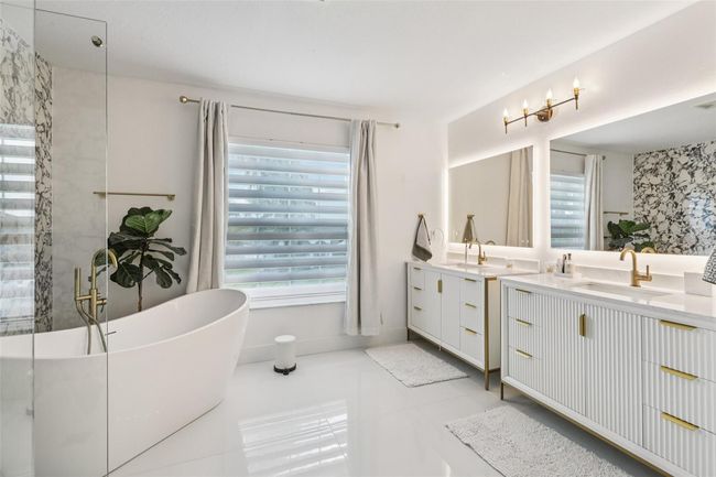 Master Suite Bathroom | Image 31