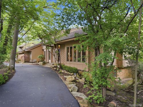 4751 Rolling Ridge Rd, West Bloomfield, MI, 48323-3345 | Card Image