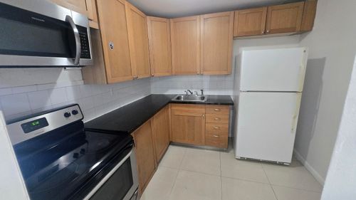 a210-15221 Ne 6th Ave, Miami, FL, 33162-5067 | Card Image