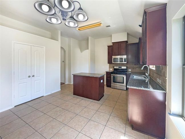 3608 Mahogany Trl, House other with 3 bedrooms, 2 bathrooms and 2 parking in Pearland TX | Image 6