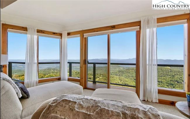 Primary bedroom VIEWS - Upper level | Image 29