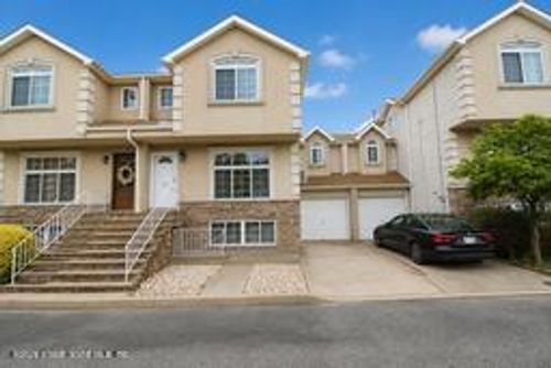 18 Lucy Loop, Staten Island, NY, 10312-3660 | Card Image