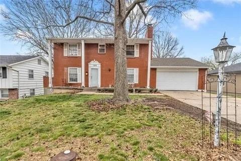 Ash Ave, Raytown, MO 64133
