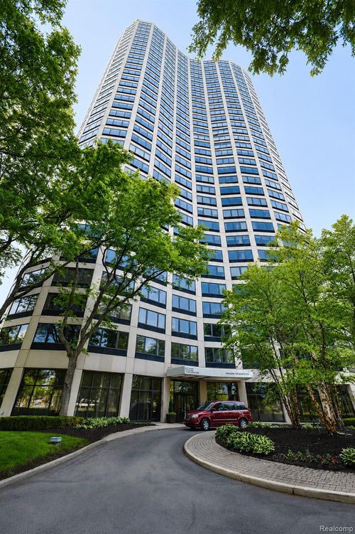 307-5000 Town Center, Southfield, MI, 48075 | Card Image